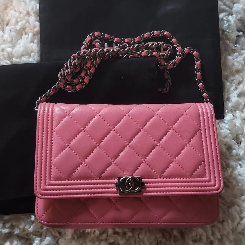 Chanel Wallet on a Chain - Picture 4 of 7